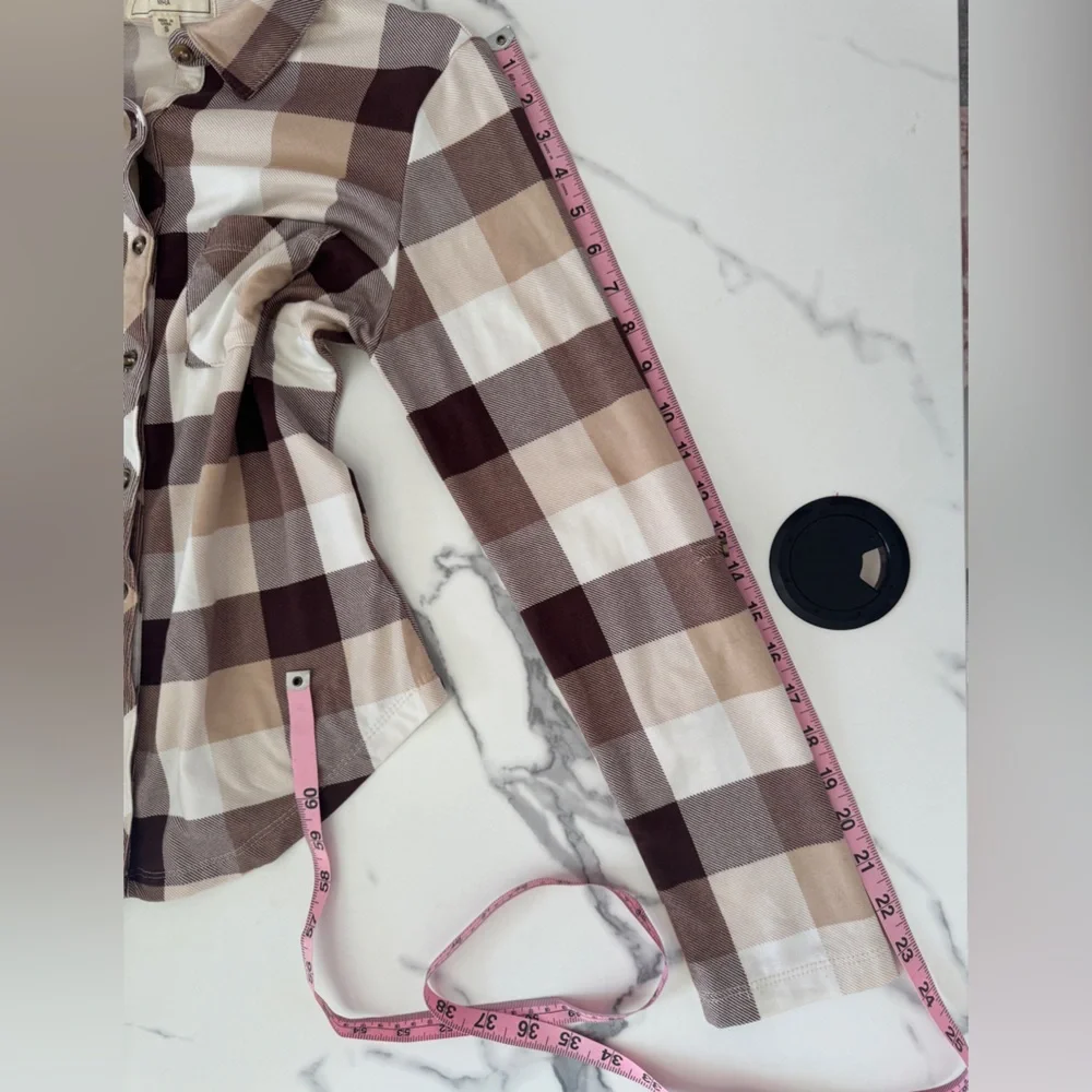 Women’s Small Plaid Button Down‎ - Picture 5 of 6
